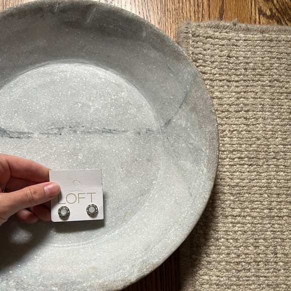 Loft Earrings - Picture 1 of 4